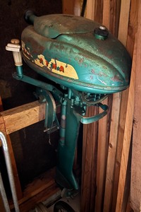 lot 345 image: Antique Hiawatha Trolling Motor