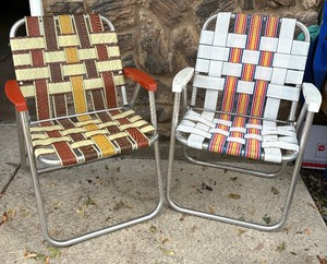lot 380 image: Two Folding Lawn Chairs