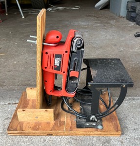 lot 387 image: Black & Decker Br300 Type 2 Mounted Sander