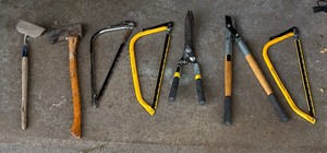 lot 391 image: Hoe, Axe, Saws and Clippers