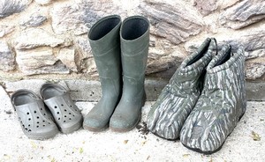 lot 395 image: Crocs, Rubber Boots and Icebreaker Realtree Boot Covers