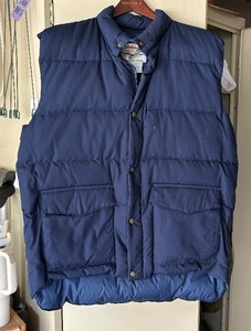 lot 404 image: Navy Blue Cabelas Vest Size Large Tall