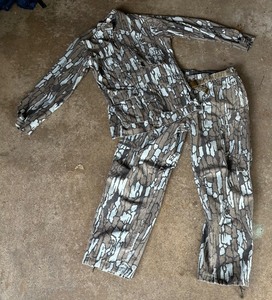 lot 405 image: Gung Ho Shirt and Pants