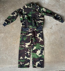 lot 421 image: Cabelas Fleece Jacket and Pant Set