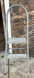 lot 428 image: Helpful Step Stool