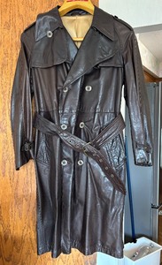 lot 444 image: Lovely Leather Coat for Daytons