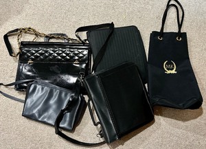 lot 438 image: Variety of Vintage Handbags
