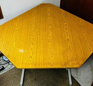 lot 280 image: Vintage Corner Table by Hunt Manufacturing Co
