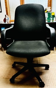 lot 288 image: Very Well Maintained Black Office Chair by HON Company