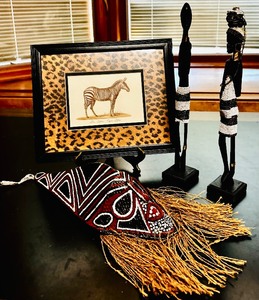 lot 290 image: Grouping of Beautiful Home Decor