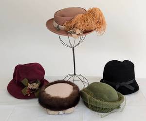 lot 56A image: Assorted Vintage Womens Hats