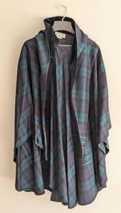 lot 57A image: Vintage Hourihan Womens Plaid Wool Cape