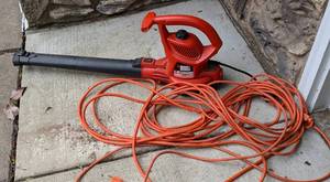 lot 379 image: Black and Decker Blower Vac