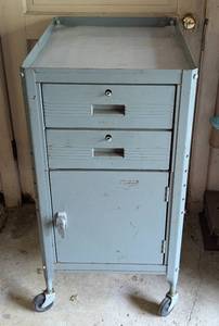 lot 412 image: Vintage Hallowell Rolling Metal Cabinet