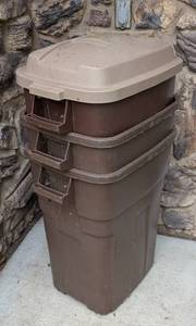 lot 416 image: Three Plastic Trash Bins