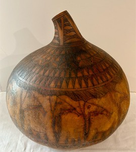 lot 76 image: Wonderful Wood Carved Vase made in Kenya