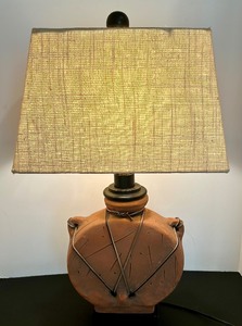 lot 77 image: Pretty Vintage Pottery Base Table Lamp