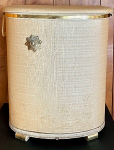 lot 89 image: Vintage Pearl Wick Clothes Hamper