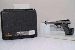 lot 385 image: Browning Buckmark Camper