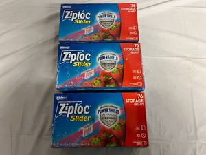lot 19 image: 3 x 76ct Packs of Quart Sized Ziploc Bags