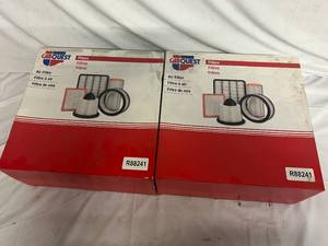lot 55 image: 2 Carquest Air Filters - R88241