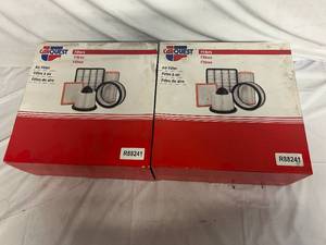 lot 57 image: 2 Carquest Air Filters - R88241