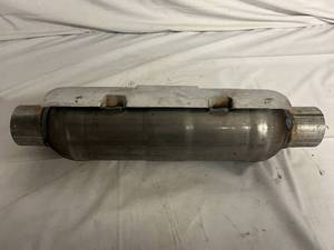 lot 68 image: Walker Ultra Universal Catalytic Converter - 93257