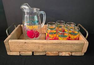 lot 52 image: Bartlett Collins Optic Juice Set Plus Vintage Crate