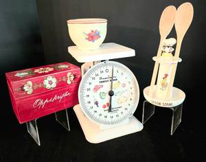 lot 58 image: Vintage Kitchenware Collection