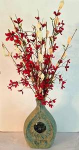 lot 61 image: Lovely Pottery Sunshine Face Vase with Faux Foliage