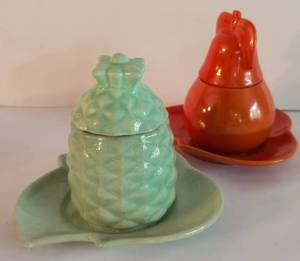 lot 74 image: Vintage Red Wing Decorative Pottery Set including Red Wing Pineapple Jar