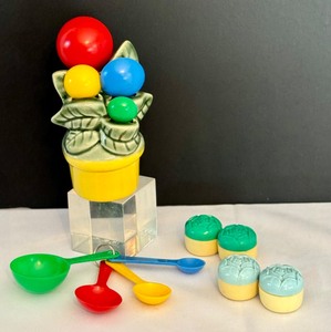 lot 45 image: Vintage Pottery Measuring Spoon Holder and Other Fun Vintage Finds