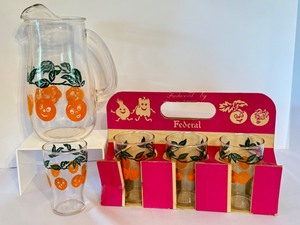 lot 36 image: Vintage Federal Glass Juice Pitcher and Glasses with Caddy