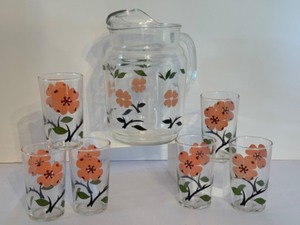 lot 33 image: Vintage Pink Floral Anchor Hocking Glass Juice Set