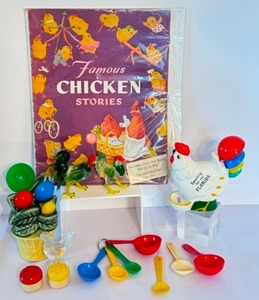 lot 31 image: Fun Vintage Kitchen Wares