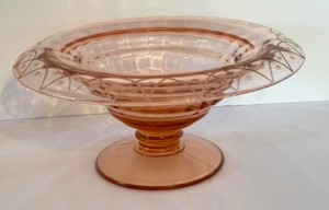 lot 81 image: Vintage Pink Depression Pedestal Rolled Rim Glass Bowl