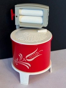 lot 85 image: Plastic Washing Machine Salt and Pepper Shaker