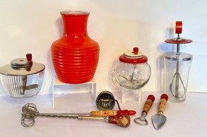 lot 107 image: Retro Kitchen Items