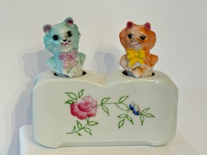 lot 108 image: Vintage Kitten Figurine Nodding Salt and Pepper Shaker
