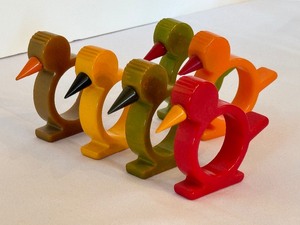 lot 97 image: Set of Six Chicken Shaped Bakelite Napkin Rings
