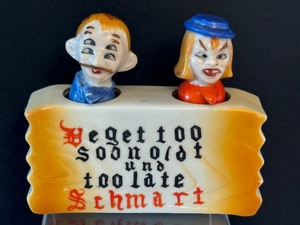 lot 95 image: Vintage Nodder Salt and Pepper Set