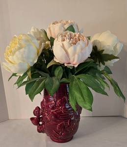 lot 79 image: Red Wing Trailing Ivy Vase with Faux Peony Display