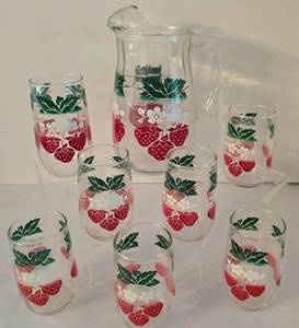 lot 129 image: Anchor Hocking Strawberry Pattern Juice Set