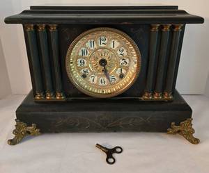 lot 139 image: Art Deco Styled Mantle Clock