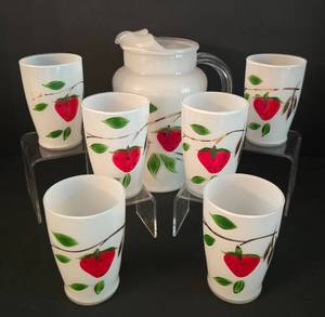 lot 141 image: Fun Bartlett Collins Milk Glass Juice Set