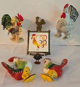 lot 146 image: Rooster Decor Galore