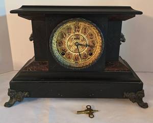 lot 161 image: Vintage Wooden Mantle Clock