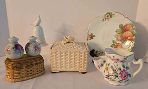 lot 162 image: Lovely Vintage China & Porcelain Options