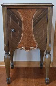lot 166 image: Vintage Hall Cabinet