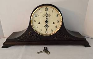 lot 170 image: Vintage Mantle Clock